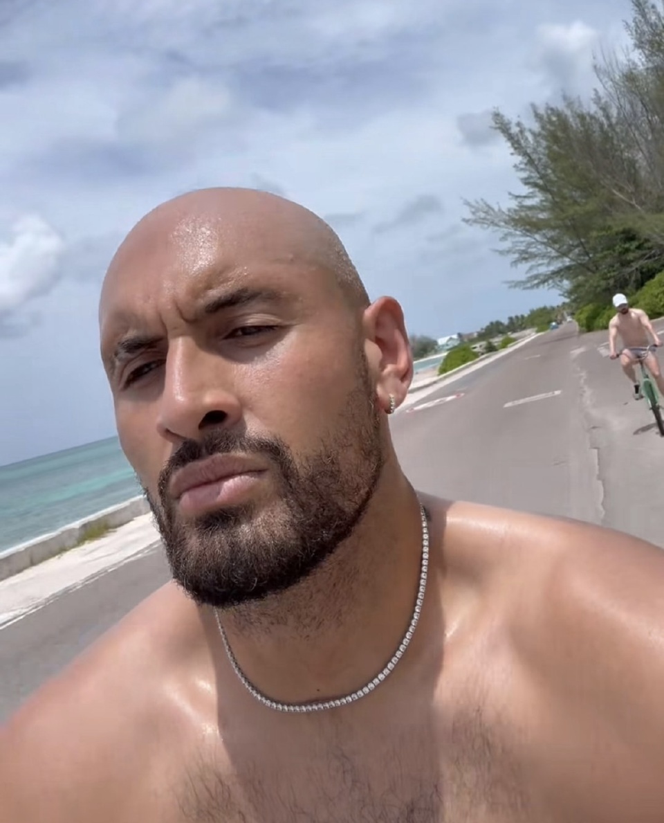 包含日本网球队轻取澳大利亚网球队，克耶高斯惊艳世界的词条