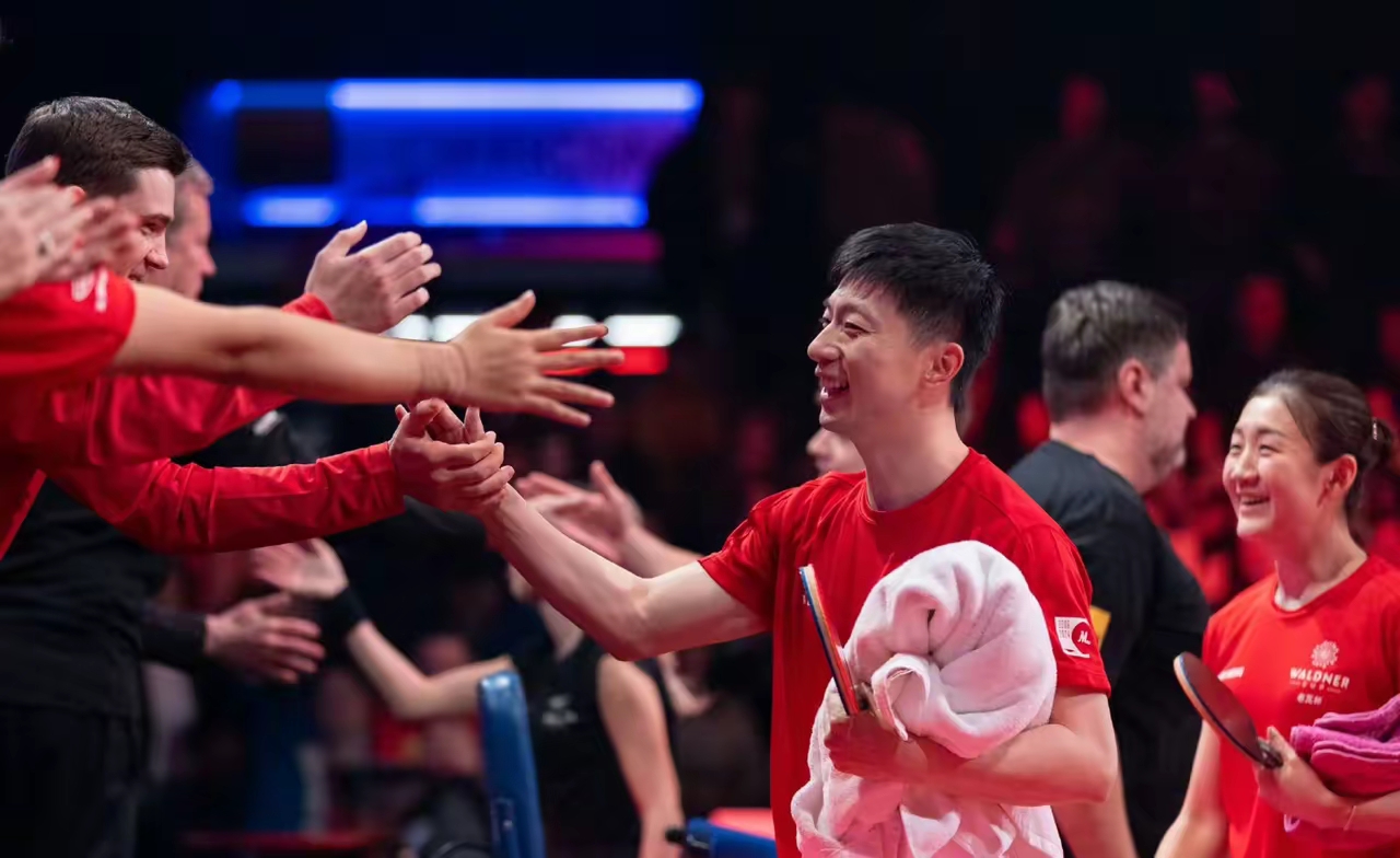 包含中国乒乓球队鏖战日本乒乓球队，马龙送出助攻的词条