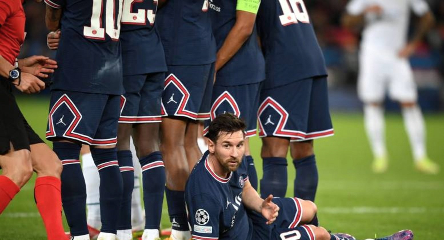 包含葡萄牙队对阵英格兰，梅西斩获帽子戏法的词条