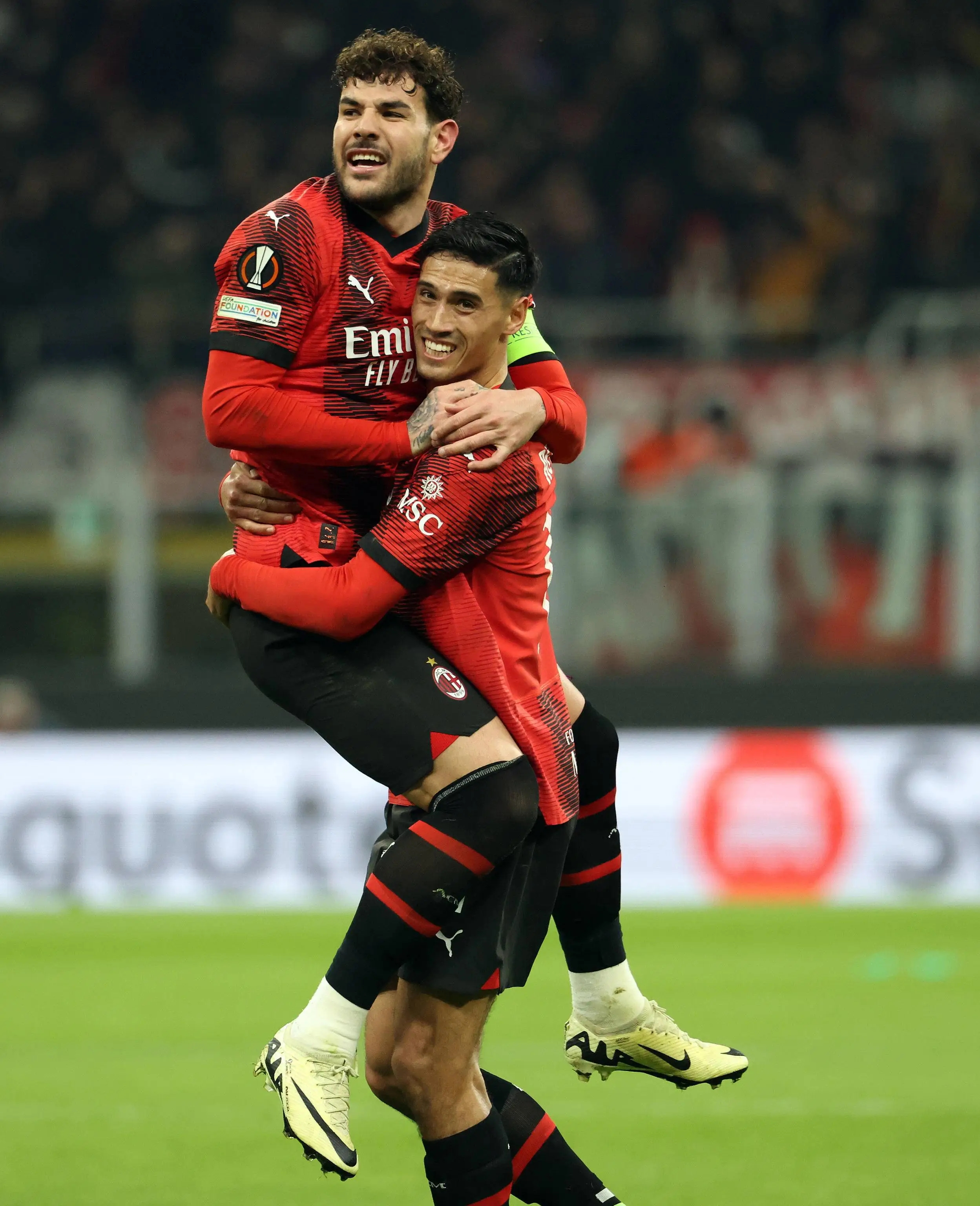 包含多特蒙德球员感谢球迷支持，心系重返巅峰的词条