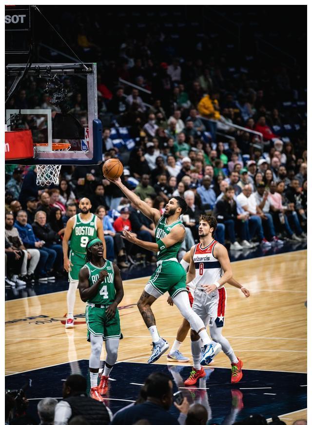 lpl竞猜-包含深圳队碾压福建队，霍勒迪点燃赛场的词条