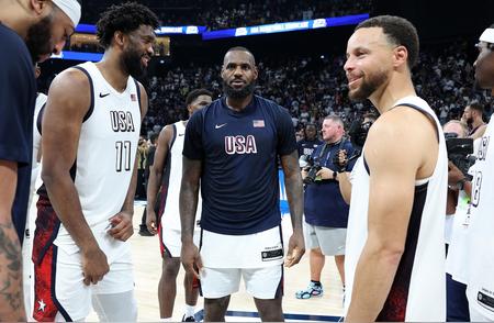 包含深圳队碾压福建队，霍勒迪点燃赛场的词条