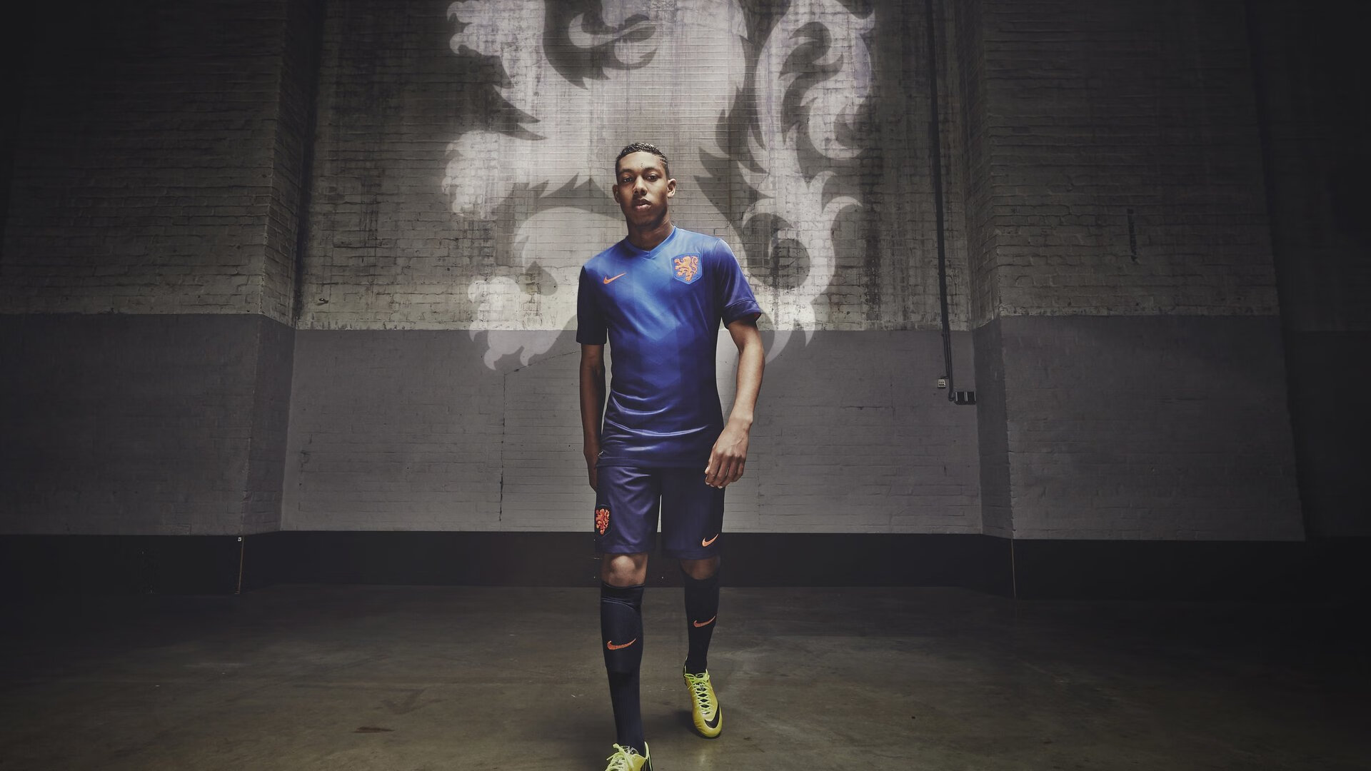 LOL英雄联盟投注平台-意甲焦点战启示录，从南非冲垮巴拉圭看足球的战术革命与唯一性