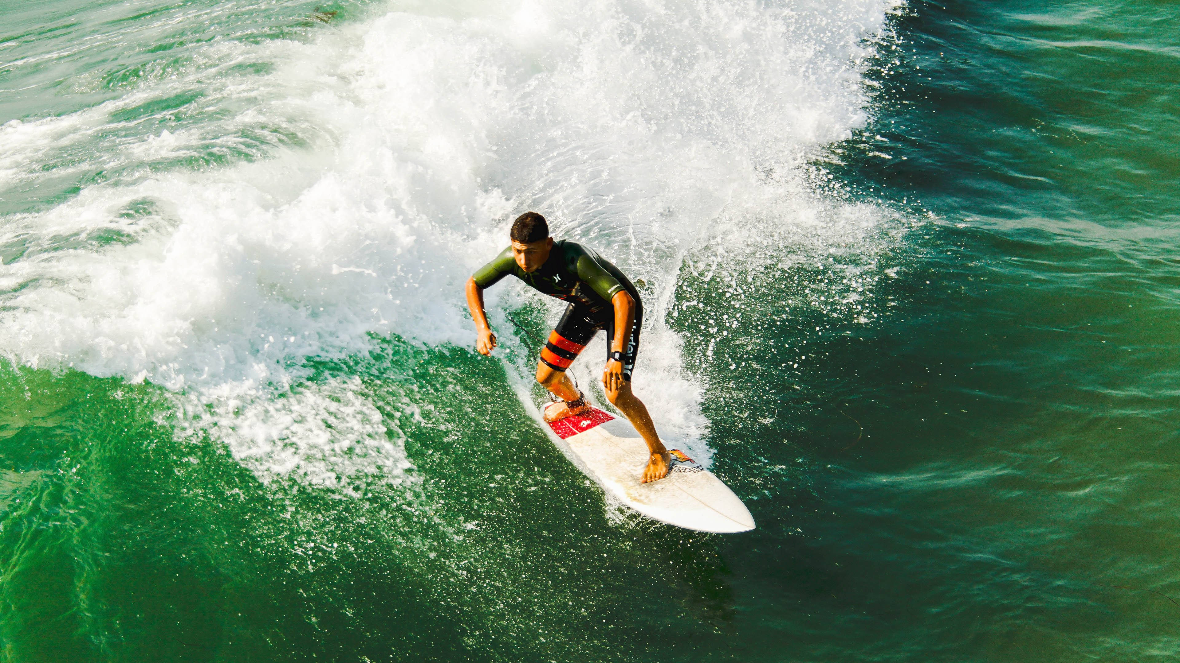 LOL英雄联盟直播-绝境中的双线交响，拉沃尔杯翻盘与联合杯启示，穆雷刷新纪录背后的网球哲学