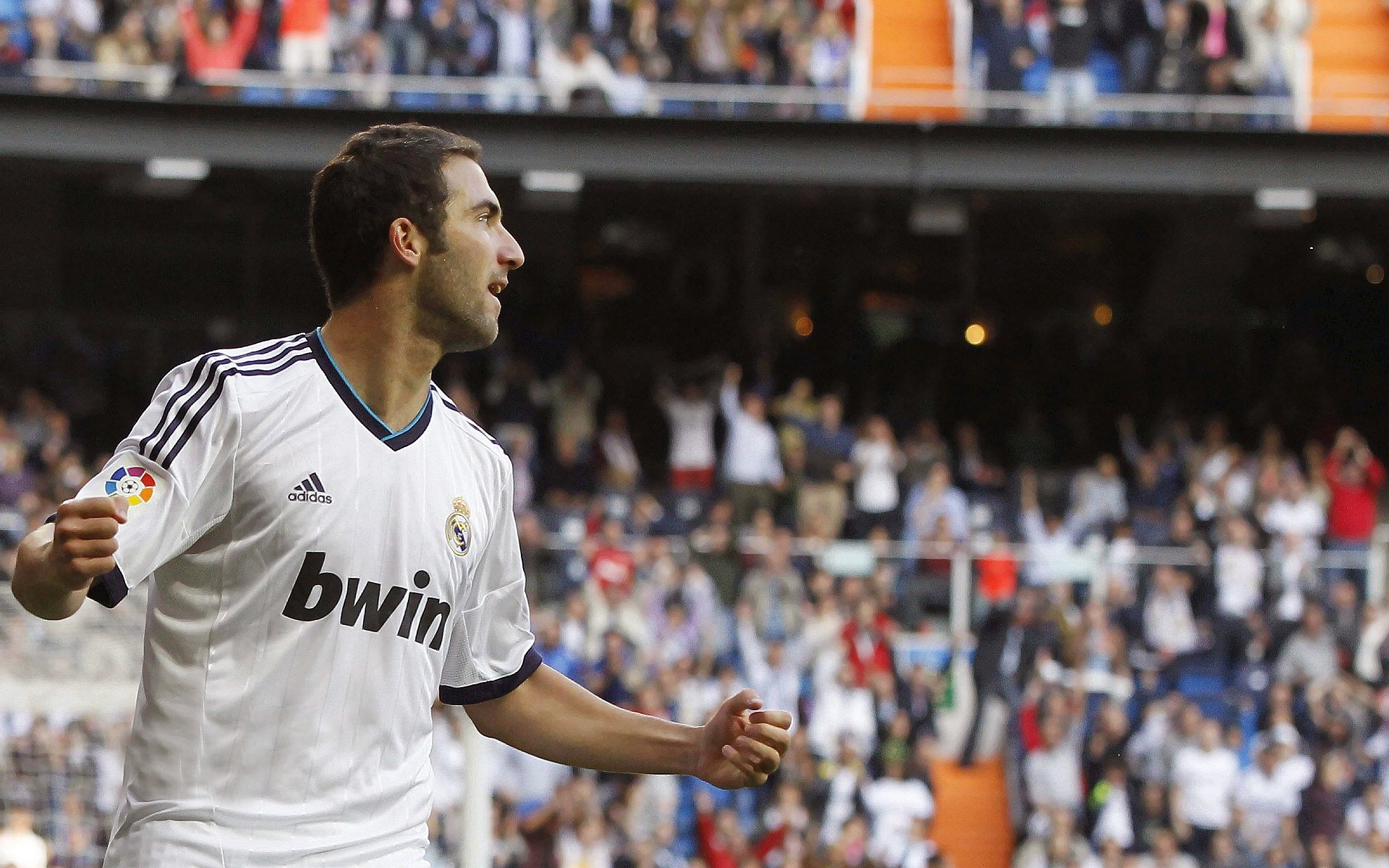 极限翻盘与无解纪录，雷诺逆袭梅赛德斯，维斯塔潘再铸传奇